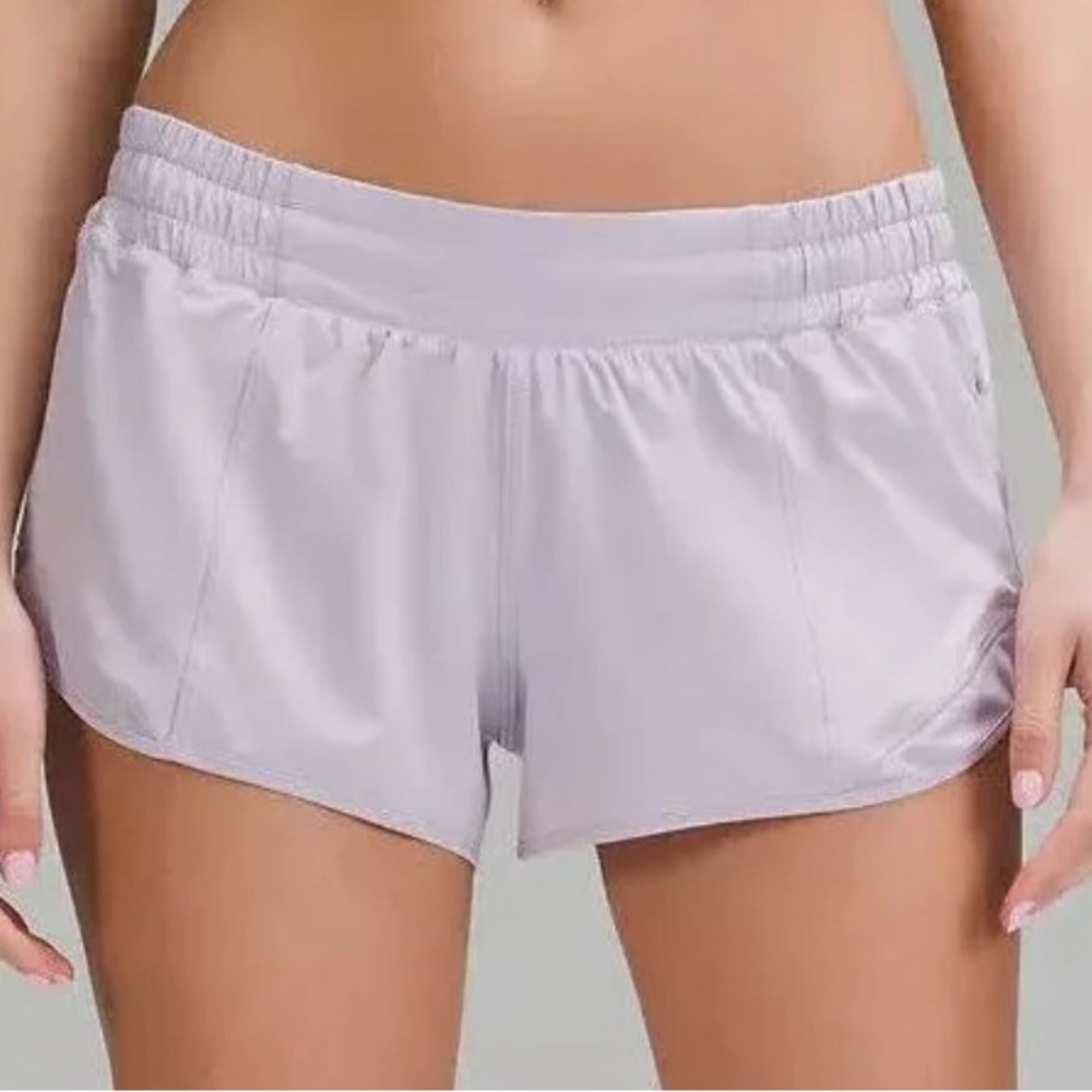 Women's Lululemon Hotty Hot Low Rise 4’ Shorts Size 2